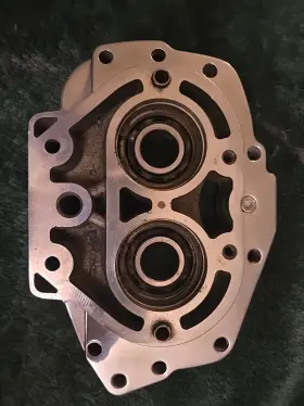35259-87b Harley-davidson Softail Heritage Classic Transmission Trap Door Bearing Housing Plate