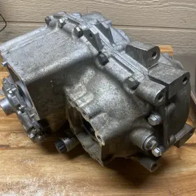Auc11741 John Deere Gator 855d Transmission Housing