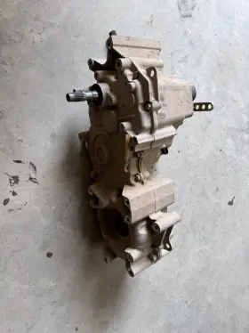 1333303 Polaris Used Oem - 2015 Sportsman Etx Efi Transmission Gearcase 1333303 Polaris Used Oem - 2015 Sportsman Etx Efi Transmission Gearcase