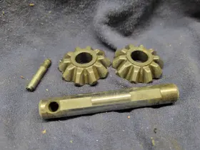 27351-51005 Suzuki 87-02 Oem Pinion Shaft With Differential Side Gears