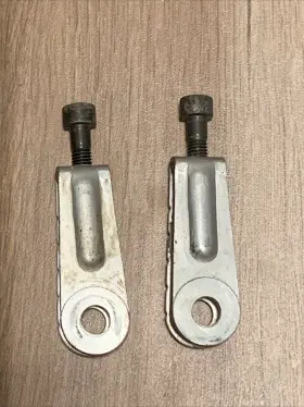 2xj-25388-00 Yamaha Oem Chain Puller Adjuster For Banshee Yfz350 Warrior 350 Raptor