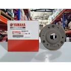 Genuine Clutch Carrier Assy For Yamaha Zuma 125 22-25 / Cygnus Gryphus New. Price: $103.00.